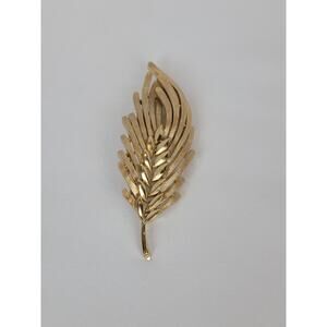Vintage Crown Trifari Brushed Gold Tone Wheat Flower Leaf Brooch Signed